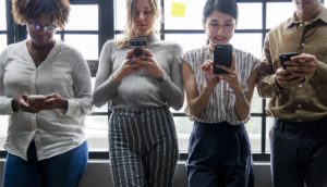 Several people reading an auto-text - OnSpot Social App